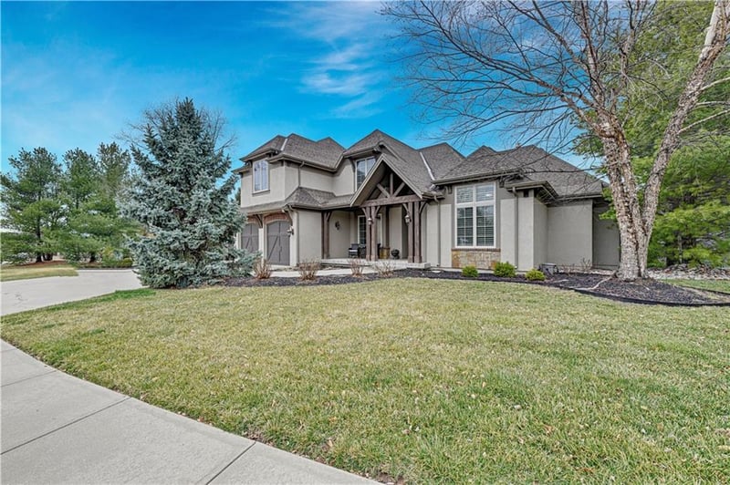 1700 Woodland Shores Ln, Lee's Summit, MO 64086