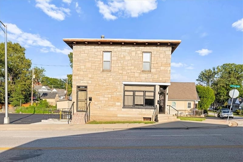 225 7th St, Kansas City, KS 66101