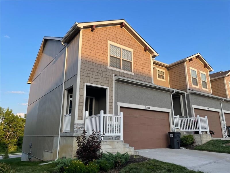 7389 Griffey St, Parkville, MO 64152