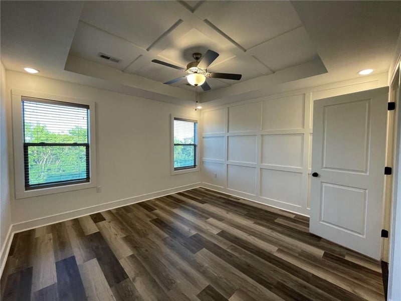 7389 Griffey St, Parkville, MO 64152