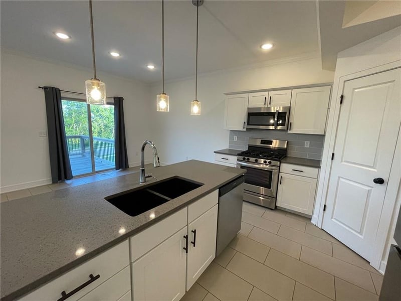 7389 Griffey St, Parkville, MO 64152