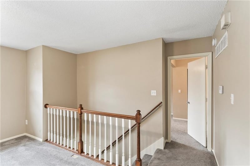 409 Ne Westwind Dr, Lee's Summit, MO 64086