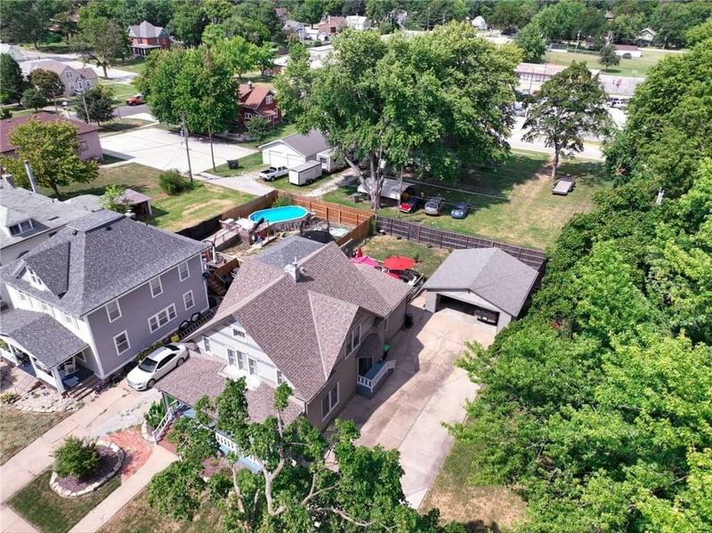 506 Shawnee St, Hiawatha, KS 66434
