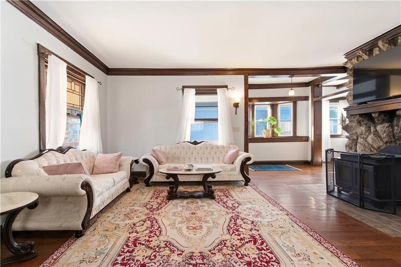 4226 Charlotte St, Kansas City, MO 64110