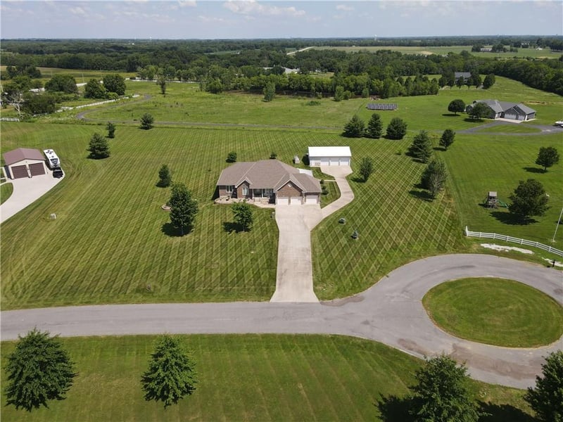 19104 Autumn Ln, Pleasant Hill, MO 64080