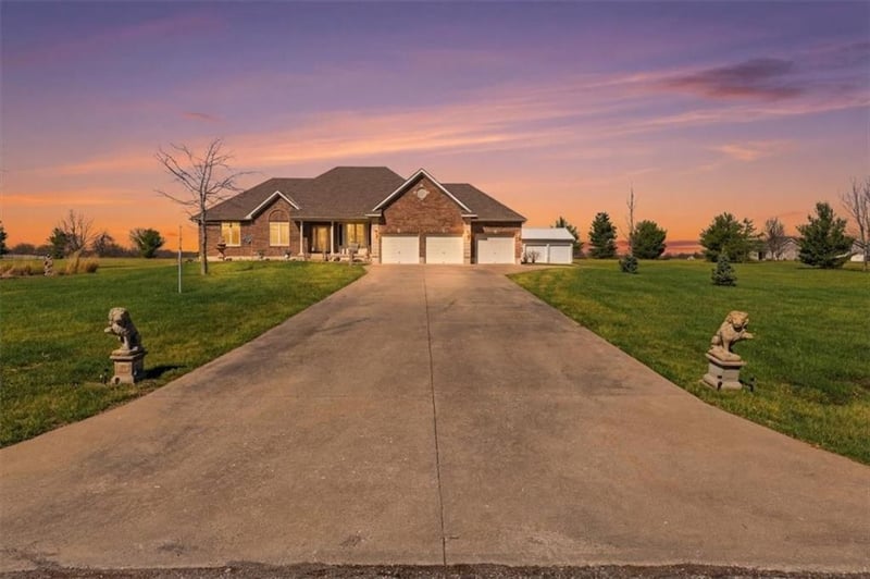 19104 Autumn Ln, Pleasant Hill, MO 64080