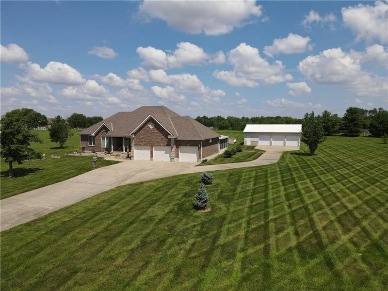 19104 Autumn Ln, Pleasant Hill, MO 64080