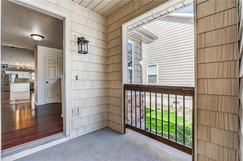 11054 Whispering Ln, Kansas City, KS 66109