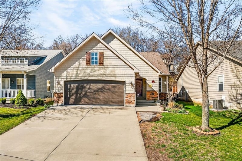 11054 Whispering Ln, Kansas City, KS 66109