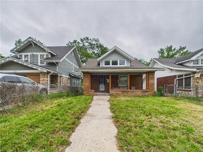 5611 Olive St, Kansas City, MO 64130