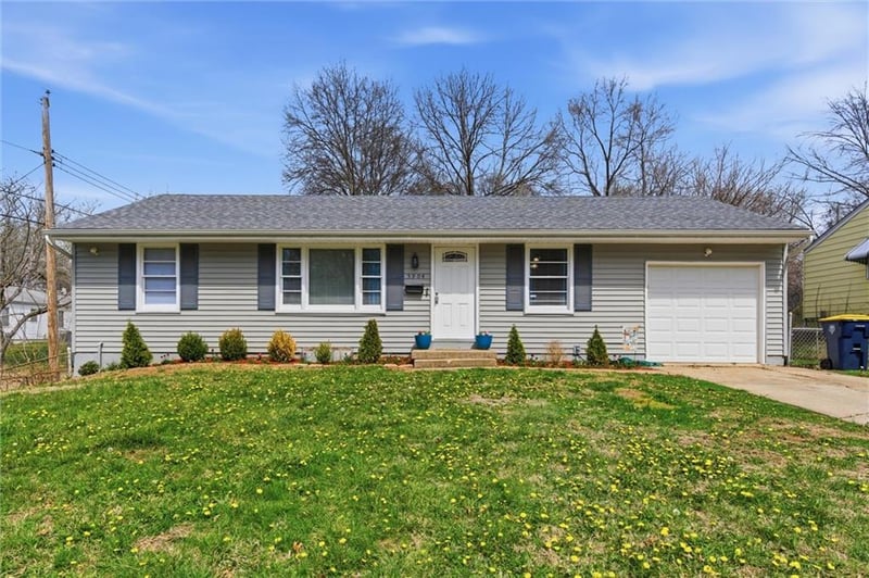 5904 100th St, Kansas City, MO 64134