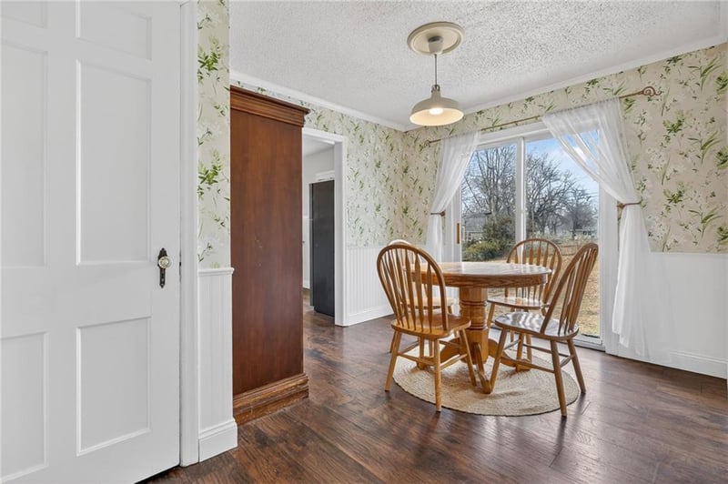 2209 Gaddy Rd, Kansas City, MO 64118