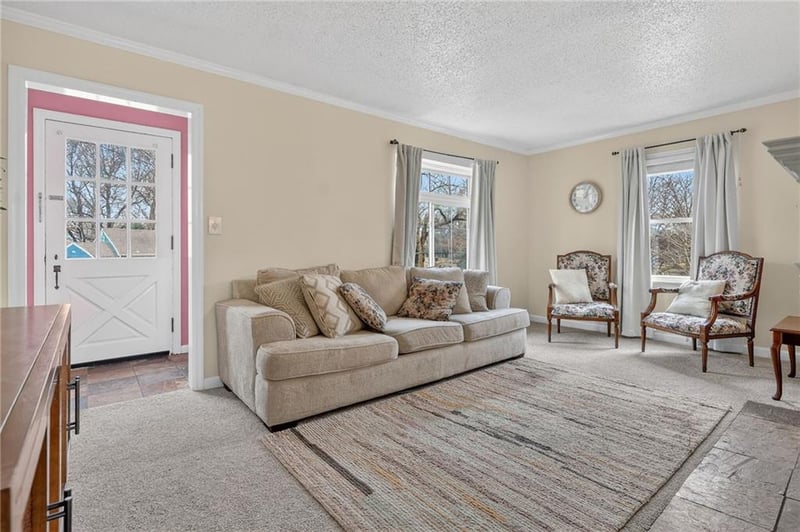 2209 Gaddy Rd, Kansas City, MO 64118