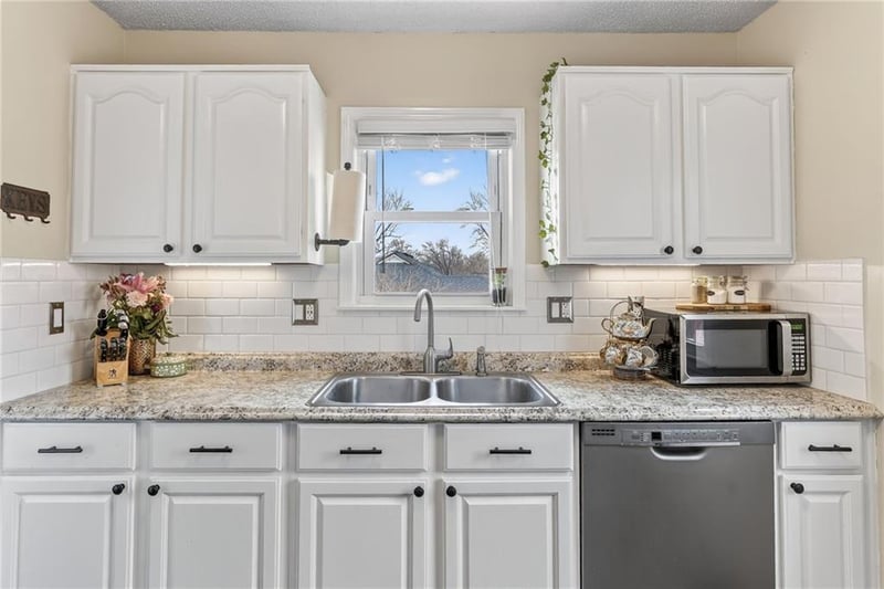 2209 Gaddy Rd, Kansas City, MO 64118