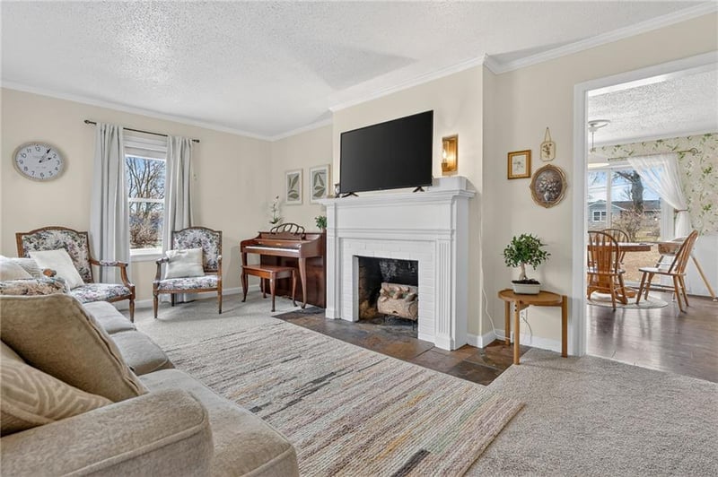 2209 Gaddy Rd, Kansas City, MO 64118