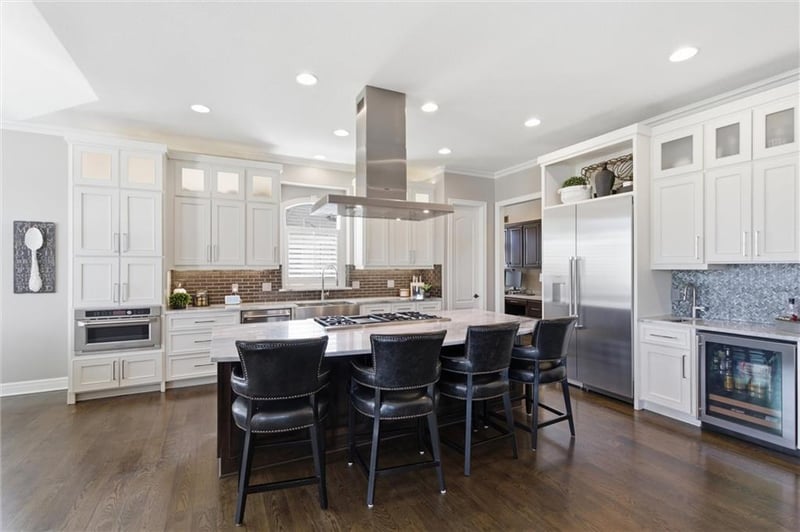 14301 Cedar St, Leawood, KS 66224