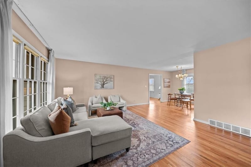 10205 Tracy Ave, Kansas City, MO 64131