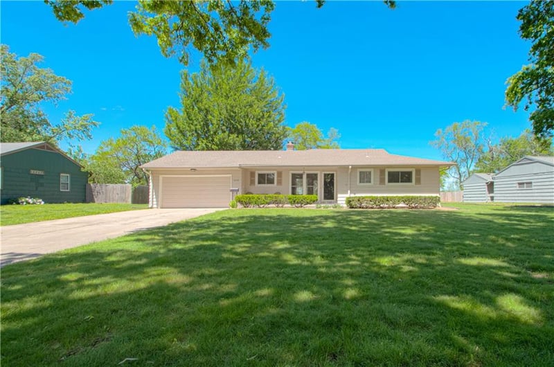 1404 108th St, Kansas City, MO 64131