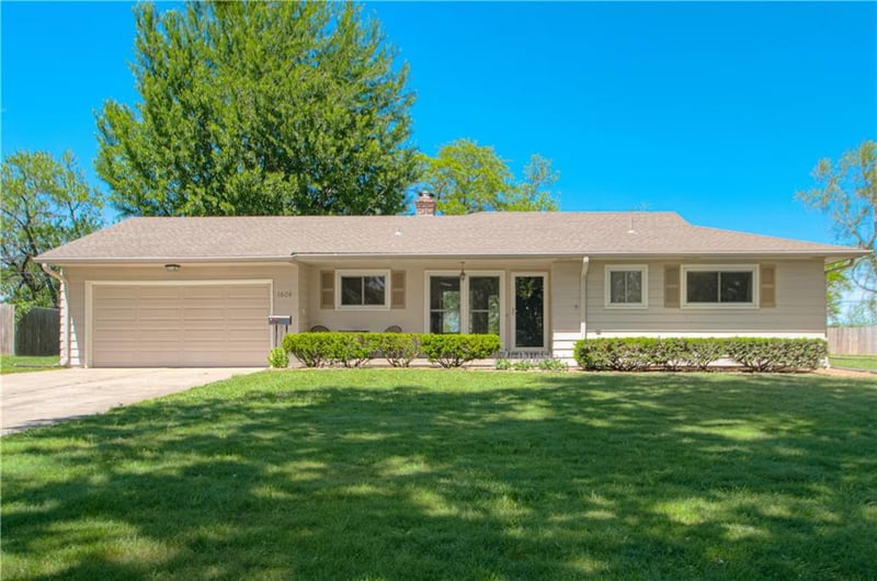 1404 108th St, Kansas City, MO 64131