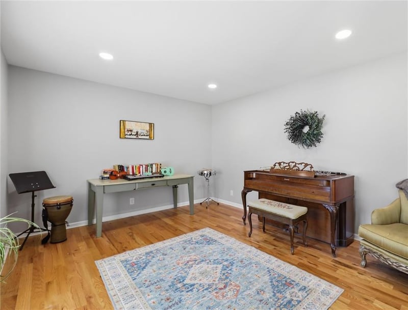 11612 W 100th St, Overland Park, KS 66214
