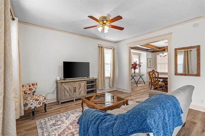 3210 Summit St, Kansas City, MO 64111