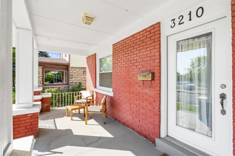 3210 Summit St, Kansas City, MO 64111