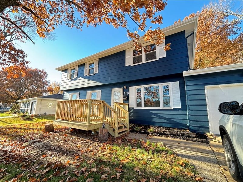 716 Hurt St, Liberty, MO 64068