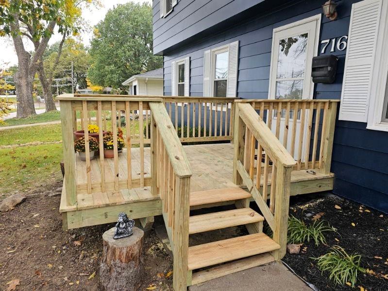 716 Hurt St, Liberty, MO 64068