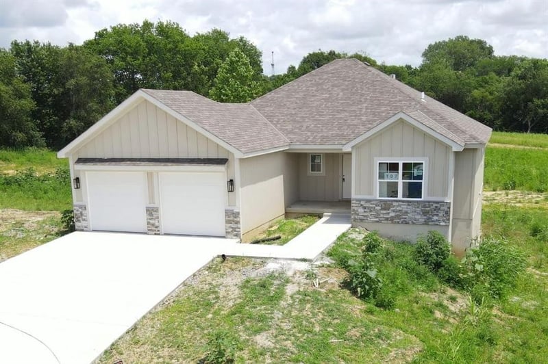107 Johnson Cir, Dearborn, MO 64439