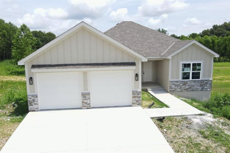107 Johnson Cir, Dearborn, MO 64439