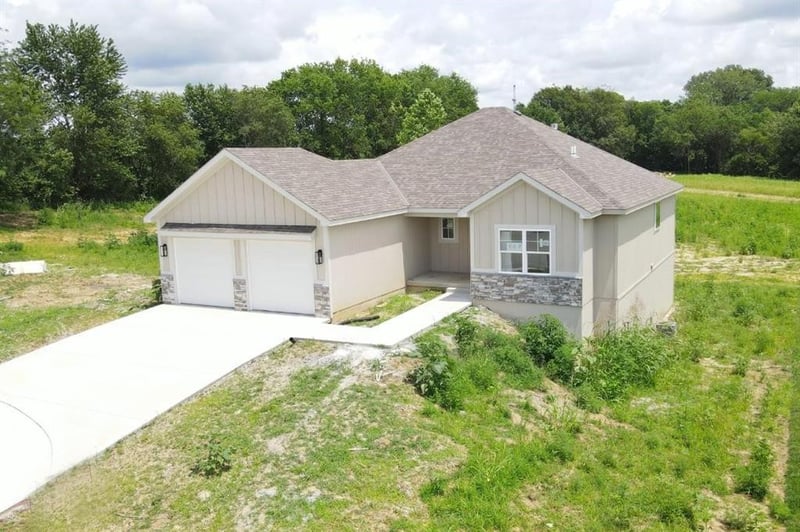 107 Johnson Cir, Dearborn, MO 64439
