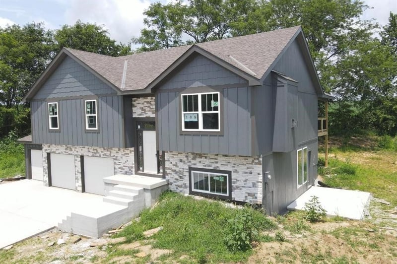 109 Johnson Cir, Dearborn, MO 64439