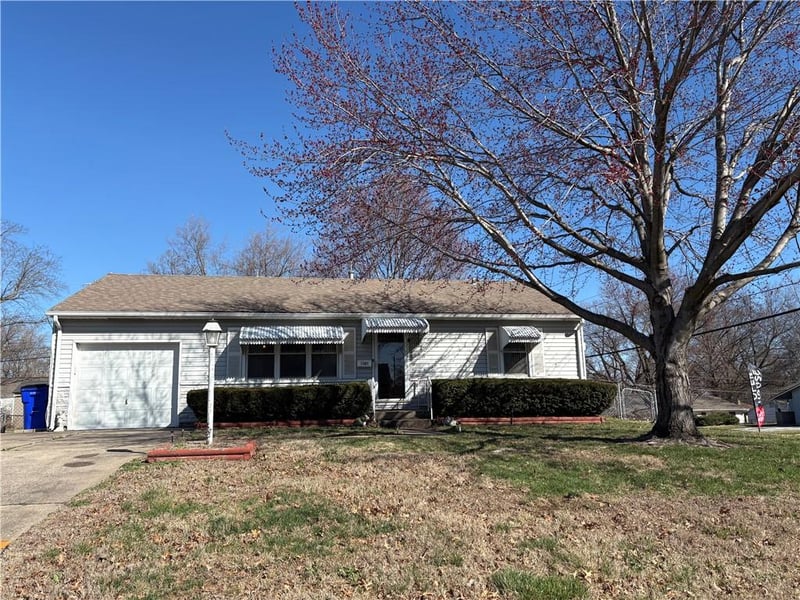 1404 67th Ter, Gladstone, MO 64118