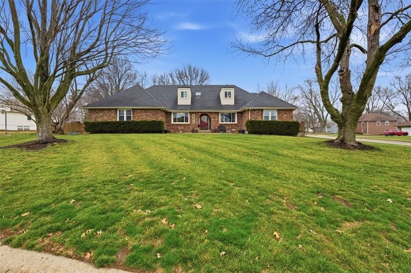 600 Buena Vista Dr, Raymore, MO 64083