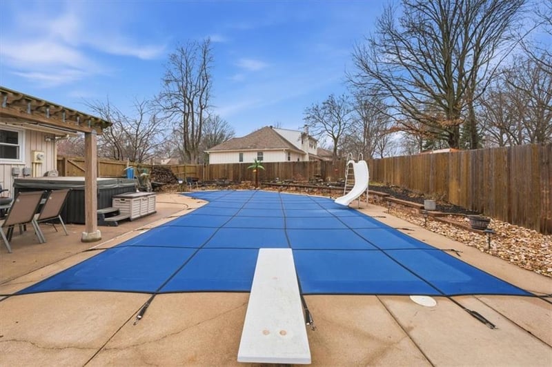600 Buena Vista Dr, Raymore, MO 64083
