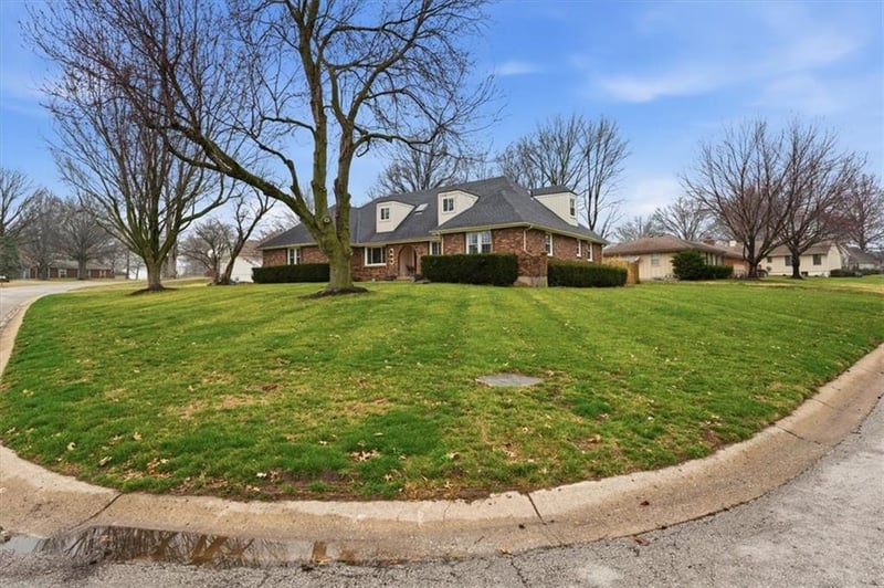 600 Buena Vista Dr, Raymore, MO 64083