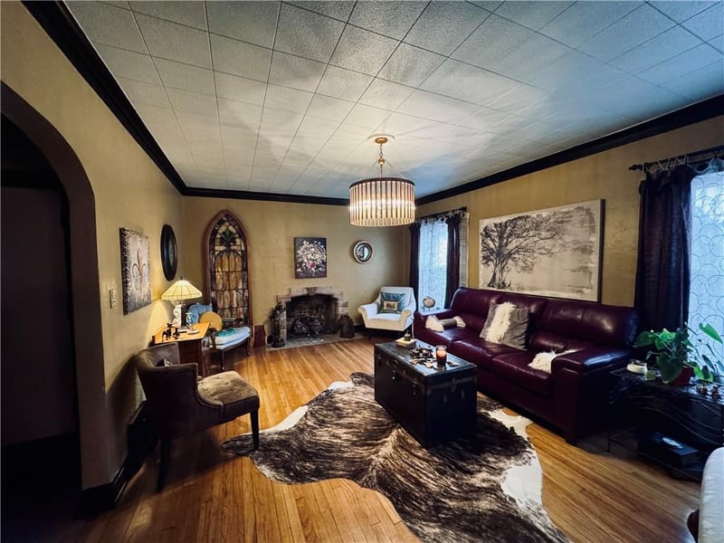 3921 Sunrise Dr, Kansas City, MO 64123