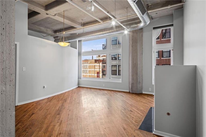 2107 Grand Blvd #304, Kansas City, MO 64108