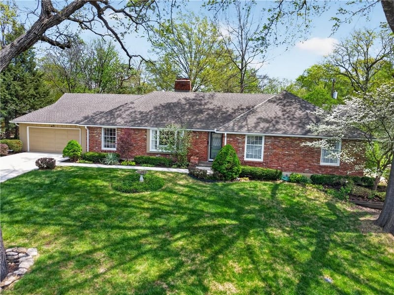 10011 Fontana Ln, Overland Park, KS 66207