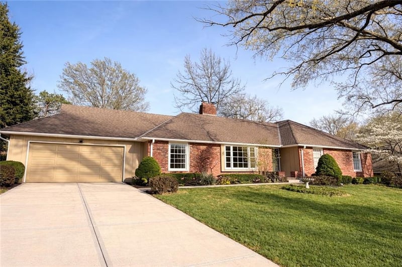 10011 Fontana Ln, Overland Park, KS 66207