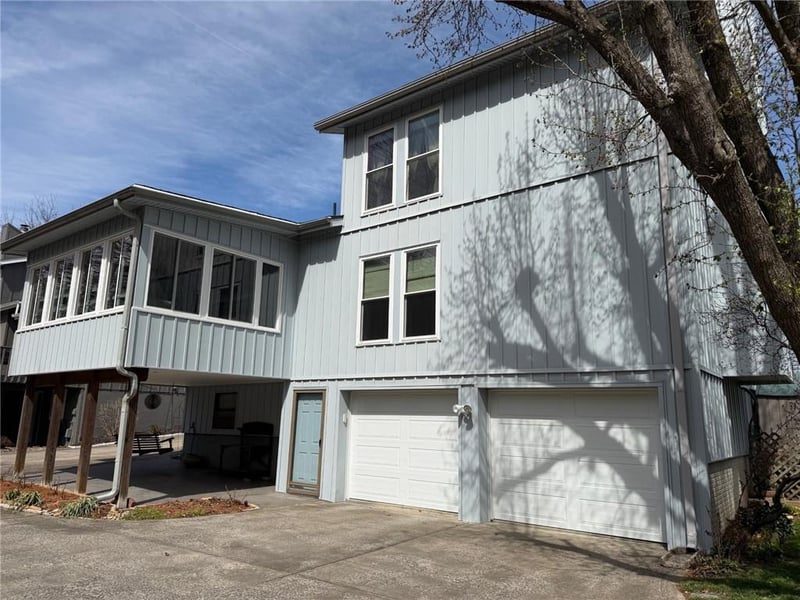 1213 83rd Ter, Kansas City, MO 64118