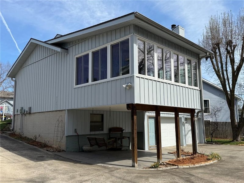 1213 83rd Ter, Kansas City, MO 64118