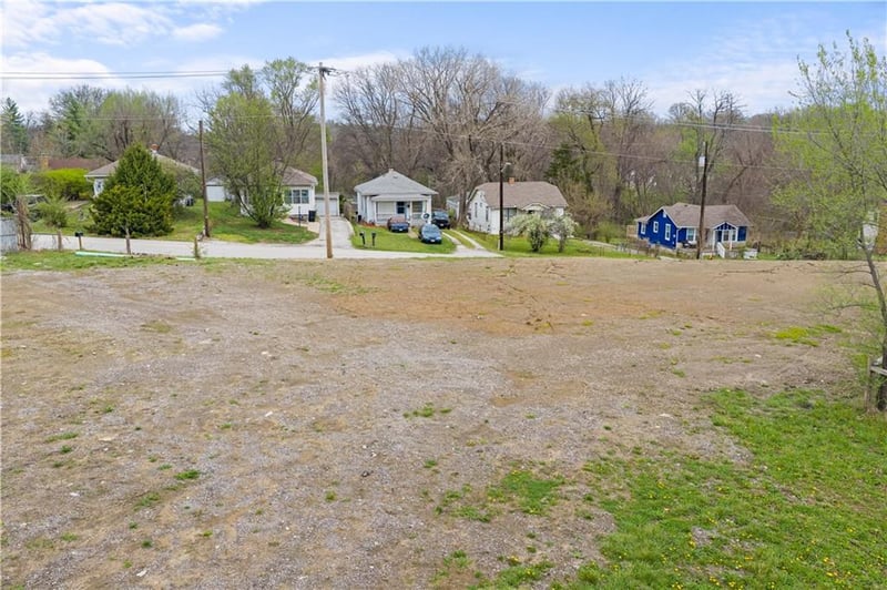 9827 Independence Ave, Independence, MO 64053