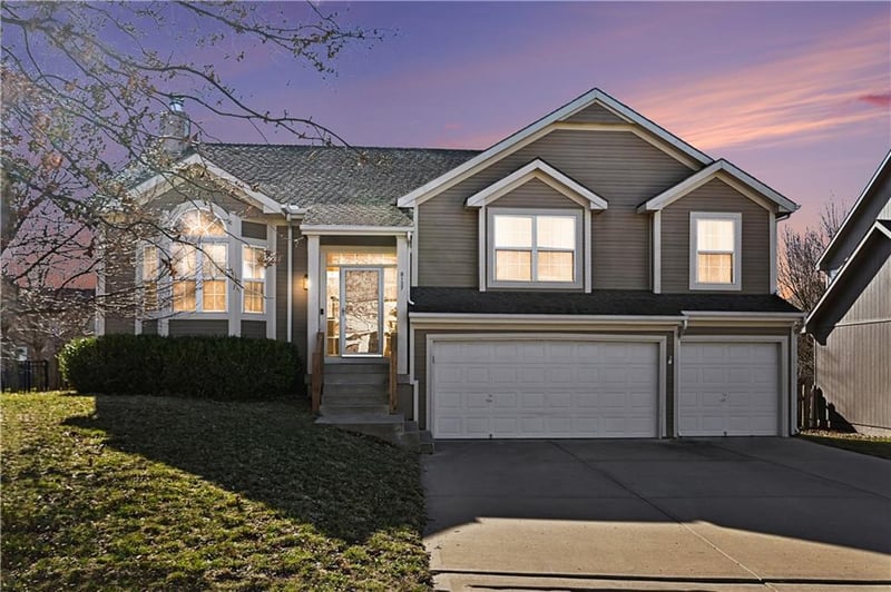 8127 98th Ter, Kansas City, MO 64157