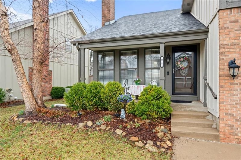 10142 86th St, Overland Park, KS 66212