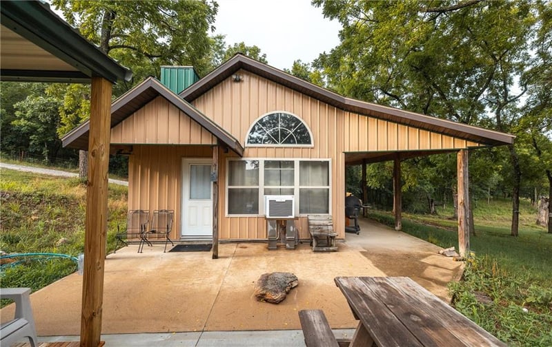 Knobby Creek Ln, Edwards, MO 65326