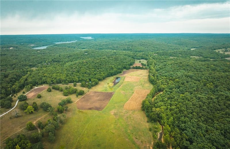 Knobby Creek Ln, Edwards, MO 65326