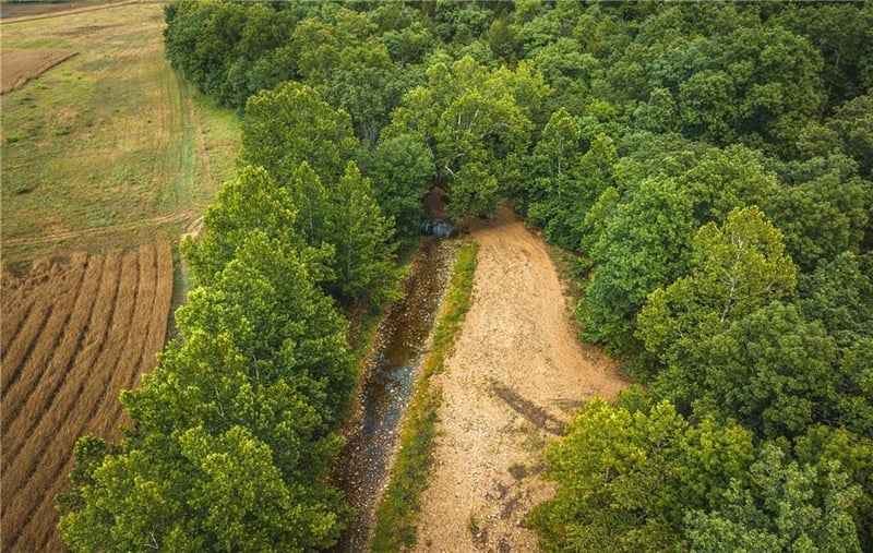 Knobby Creek Ln, Edwards, MO 65326