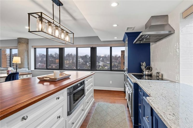 803 48th St #706, Kansas City, MO 64112