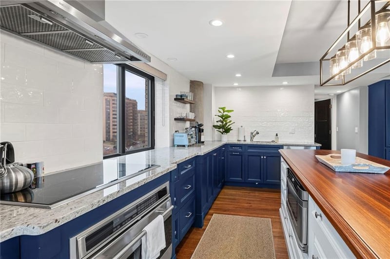 803 48th St #706, Kansas City, MO 64112